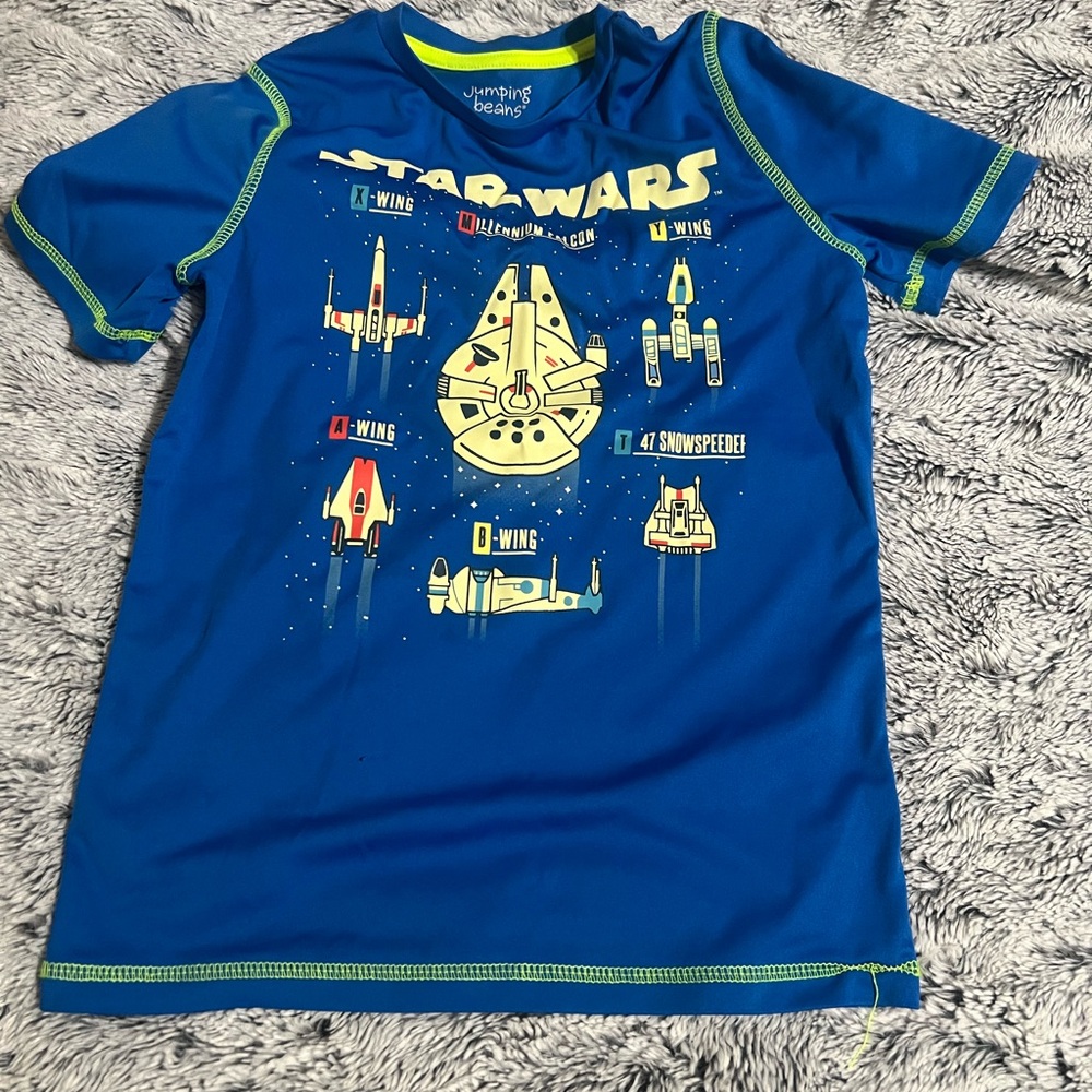 Matching shirt and shorts. Star Wars, great condition. Size 8 boys.